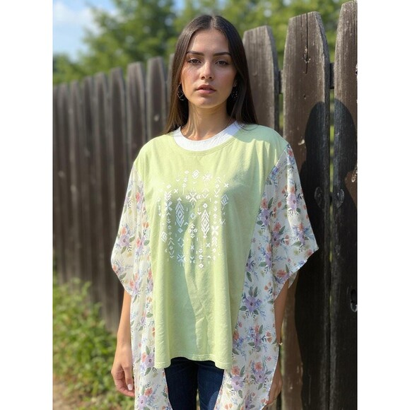 Boho Upcycled Floral Tshirt Poncho One Size - Picture 3 of 3